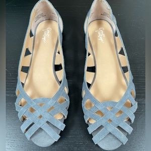 NEW Crown Vintage Blue flats size 9